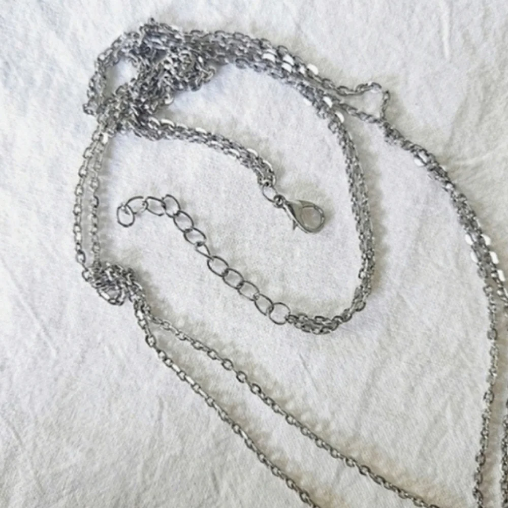 🔥3/$20 Silver and Turquoise Layered Necklace - Picture 5 of 7